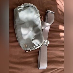 Silver/grey belt bag